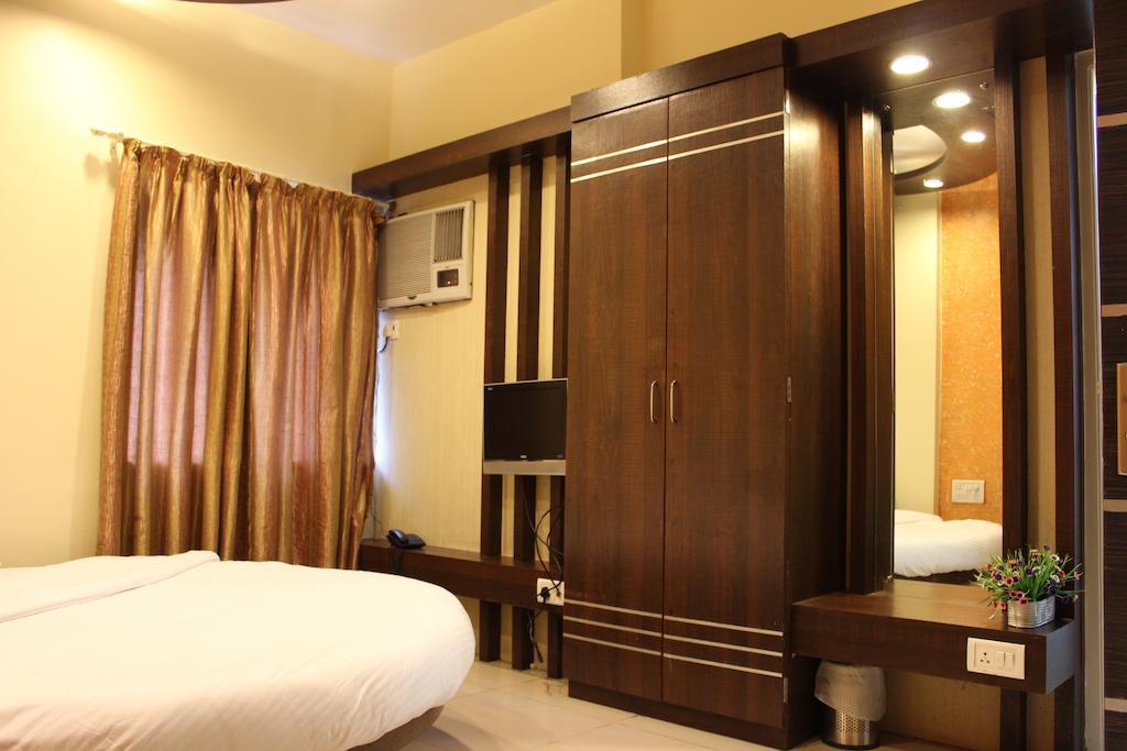 Hotel Sunny Mid-Town Mahabaleshwar Exterior photo